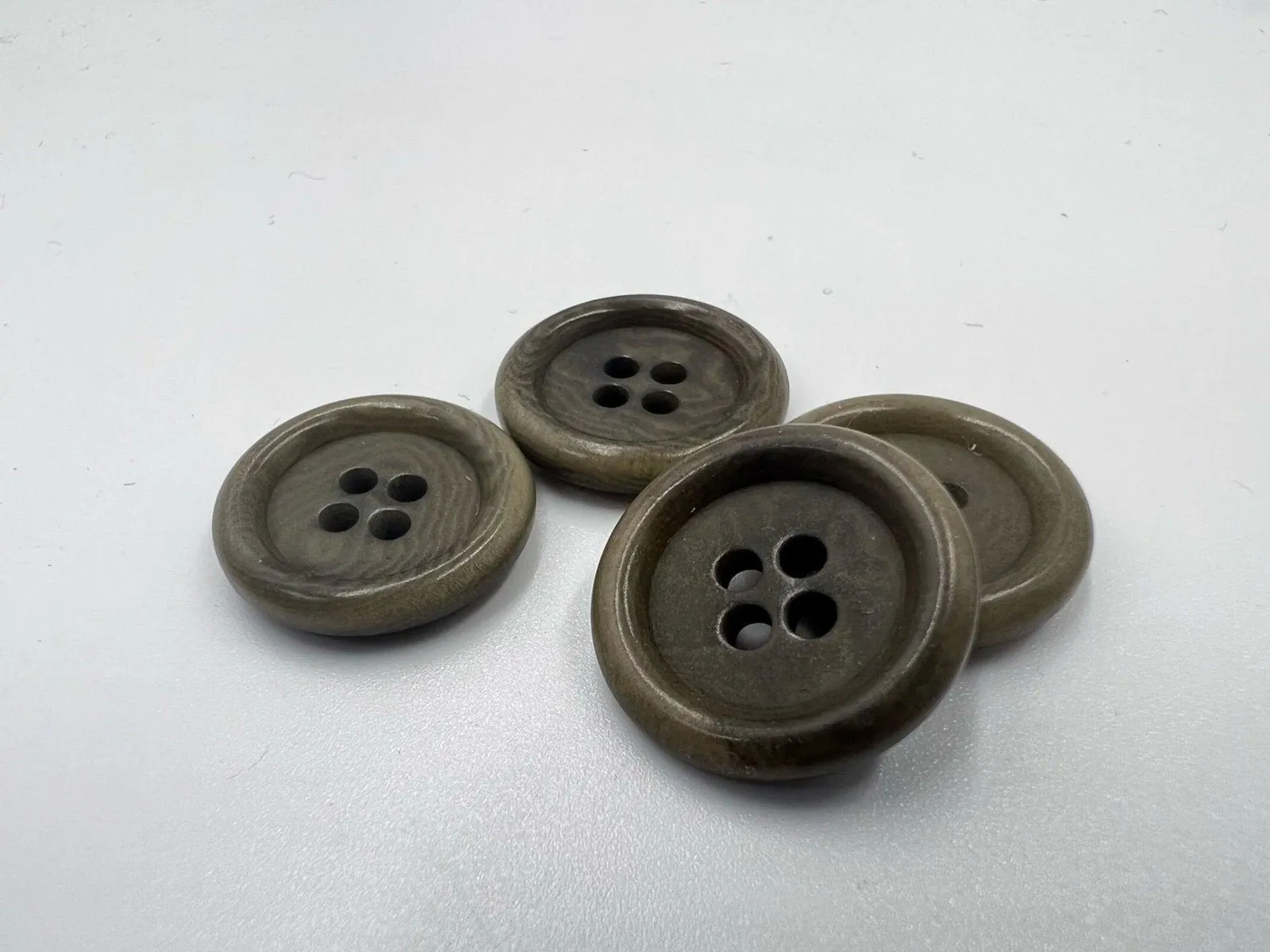 BOUTON POLYESTER 18MM OLIVE