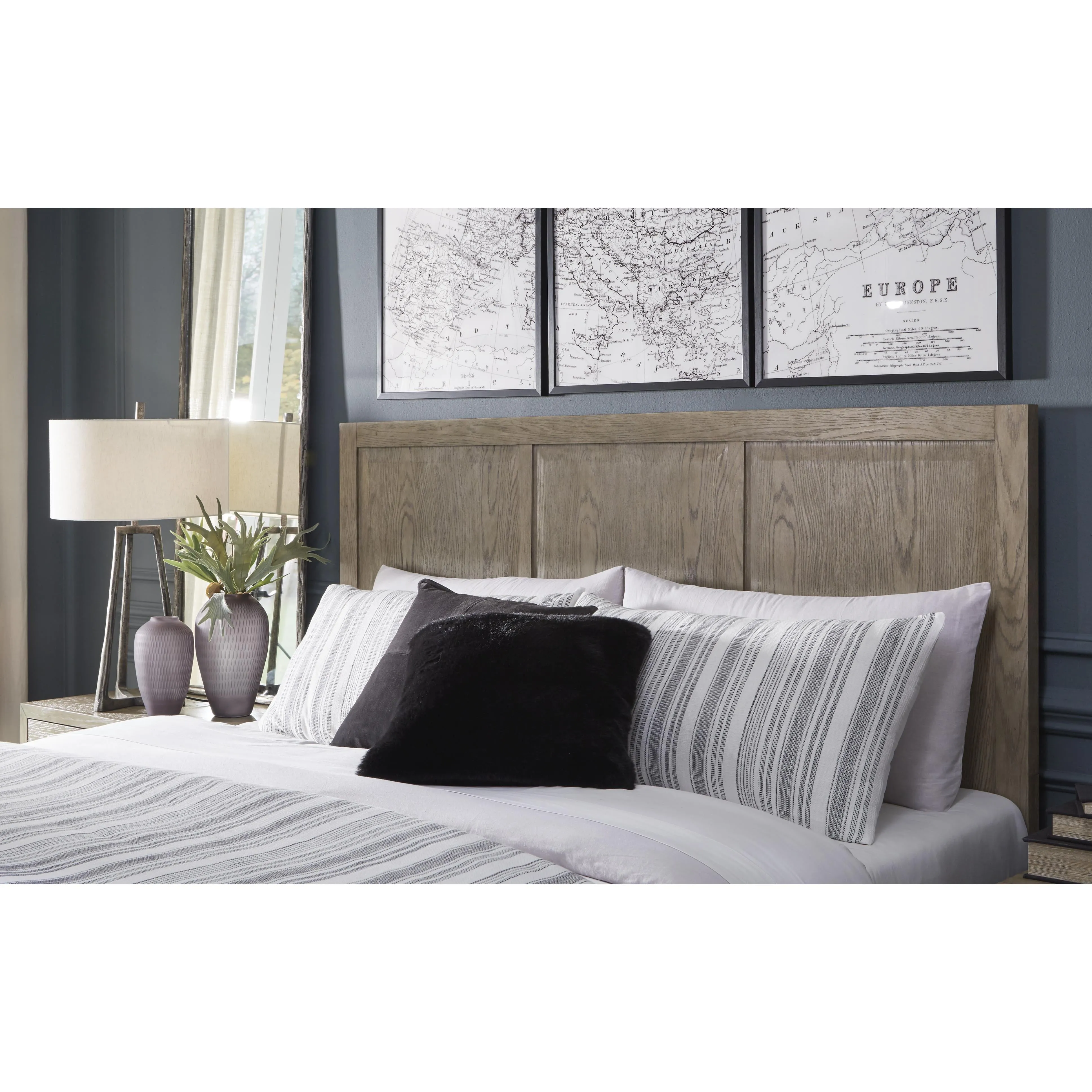 Signature Design by Ashley Chrestner California King Panel Bed B983-78/B983-76/B983-95