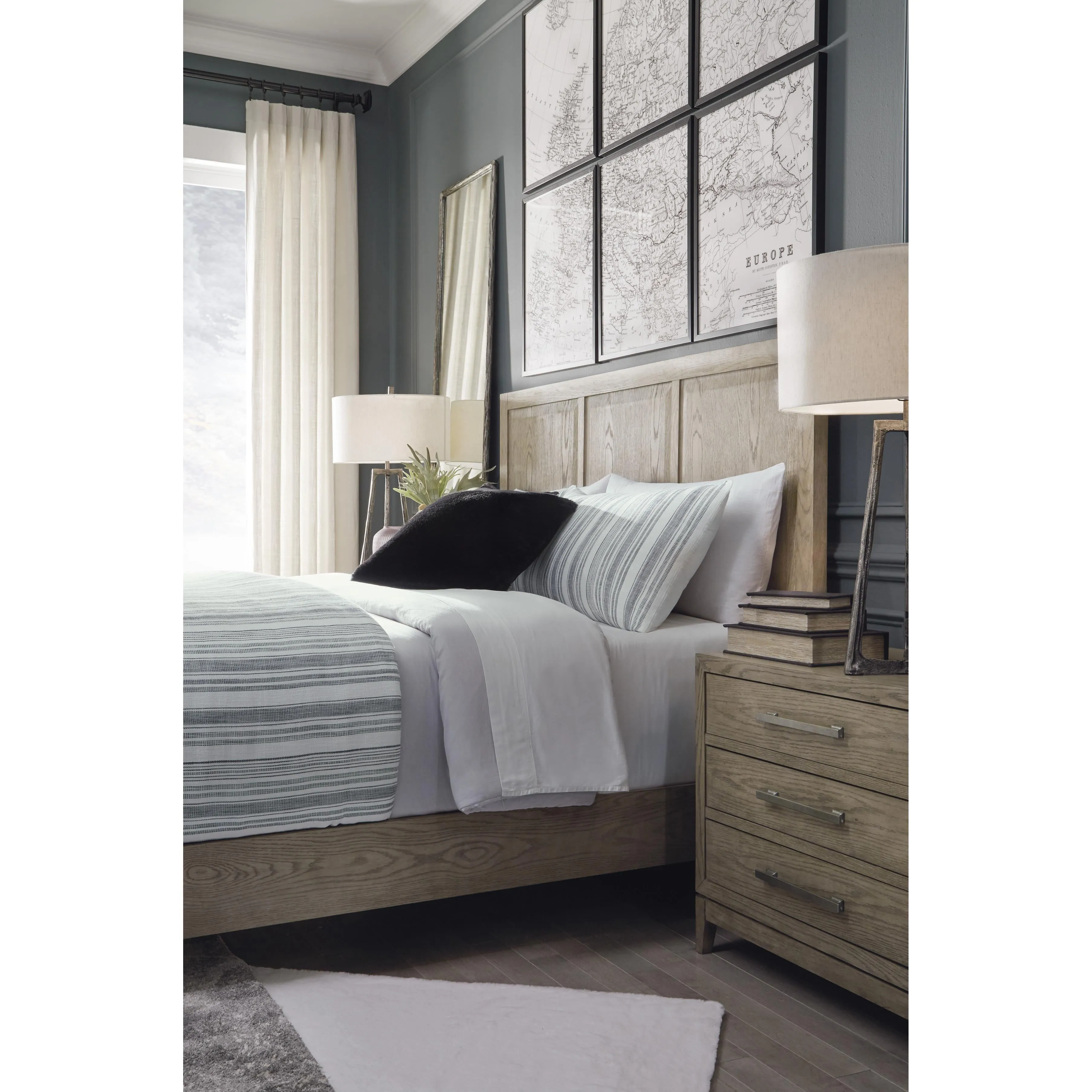 Signature Design by Ashley Chrestner King Panel Bed B983-78/B983-76/B983-99